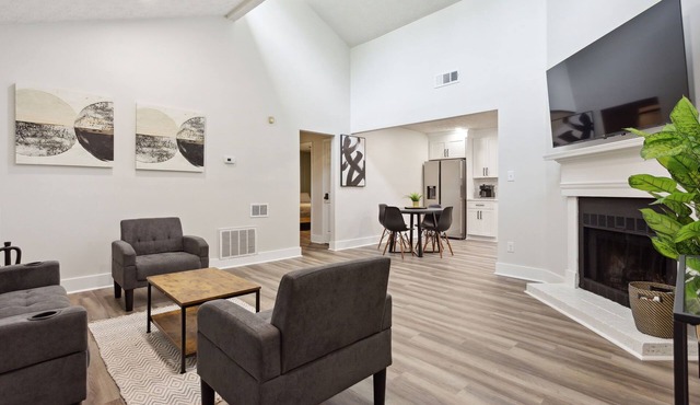 Modern 2 King Bed Duplex home near UGA