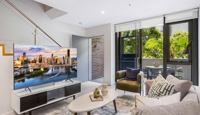 Modern 2-storey Apartment - Q Stay