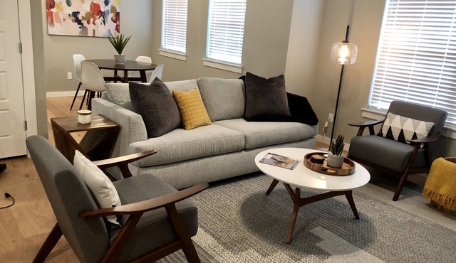 Modern 2B/2.5Bath w/Garage - Close to UofA and Centennial Park