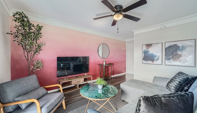 Modern 2B Getaway | W/D, Pool, Prkg |10min > DTWN