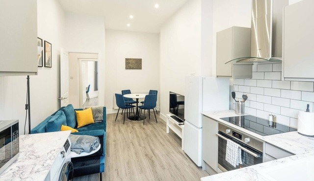 Modern 2B Home with Private Backyard and Fast WiFi