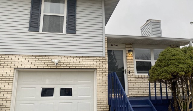 Modern 2Bd/1.5Ba Duplex w/Garage