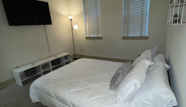 Modern 2bd/2bath spacious Loft, in the heart of Midtown and Atlanta nightlife!