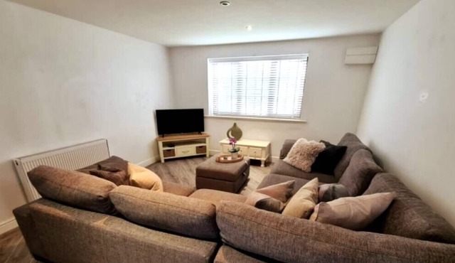 Modern 2BD Family Home with Garden in Beckingham