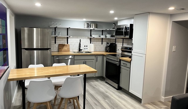 Modern 2bd Getaway Walk to Metro Free Parking