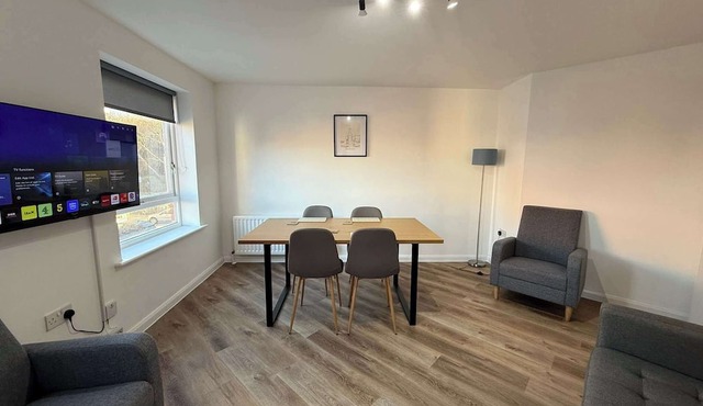 Modern 2BDR Flat in East London Near Beckton DLR
