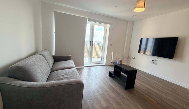 Modern 2BDR Oasis Home by Watford General