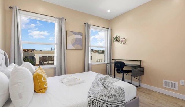 Modern 2Bed 2Bath & parking in Excelsior