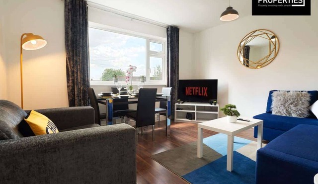 Modern 2Bed | Town Centre | Business & Contractors