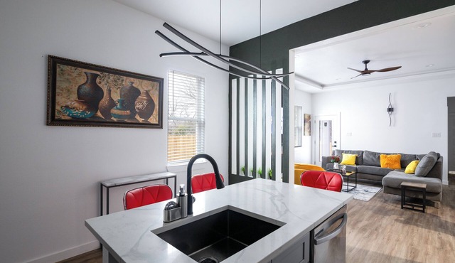 Modern 2Bedroom house in Dallas with WiFi