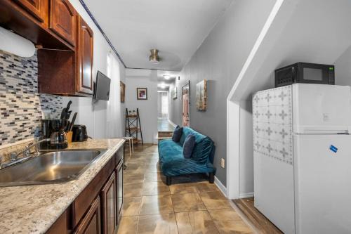 Modern 2BR 10 Mins to Metro