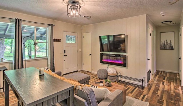 Modern 2BR/1BA Home on Fort Gibson Lake