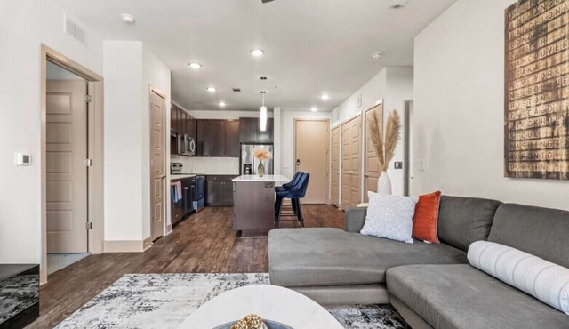 Modern 2BR/2BA Apartment w/Pool + Smarthome