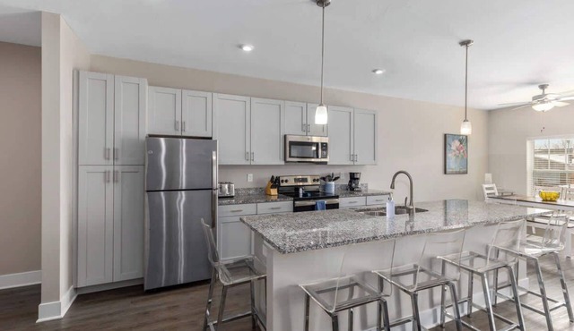Modern 2BR & 2BA Condo with Garage & Patio