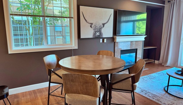 Modern 2BR 2BA Condo World Cup 2026 Ready Garage Quiet Safe Near Seattle