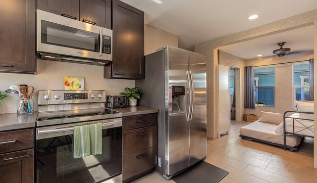 Modern 2BR/2BA Maui Retreat in the Heart of Wailuku Town | AC | Sleeps up to 8