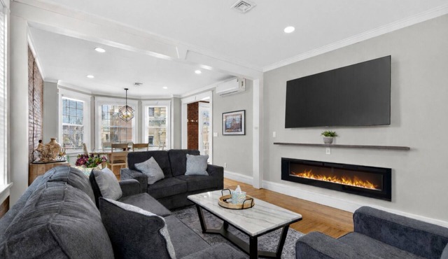Modern 2BR/2BA Near Saratoga Race Track, Troy, Albany & Hospitals/Sleeps 6