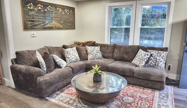 Modern 2BR 2BA Quiet Area Near Downtown & ATL Airport