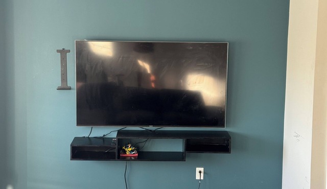 Modern 2BR/2BTH near DC; Walk to Mall, Shops & Metro!