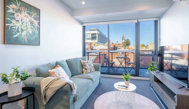 Modern 2BR Apartment with Smart TV and Views