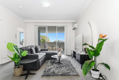 Modern 2BR Apartment in Prime Westmead Location
