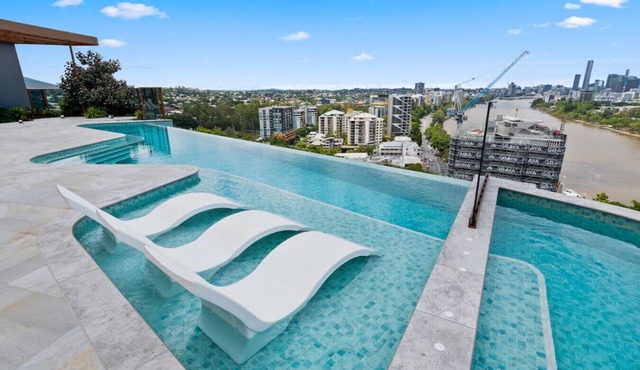 Modern 2BR Apartment on Coronation Drive, Toowong