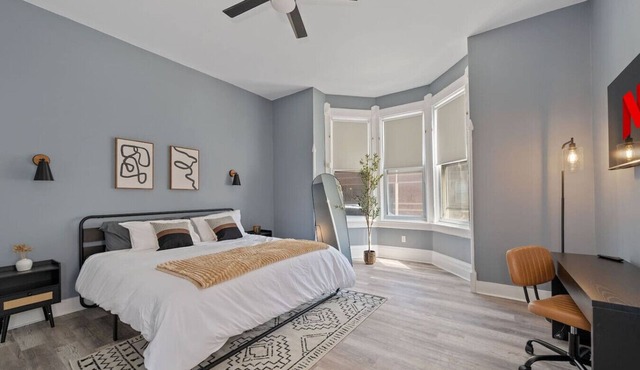 Modern 2BR Apartment | Minutes from UC & Downtown