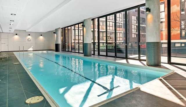 Modern 2BR Apt by the Yarra River