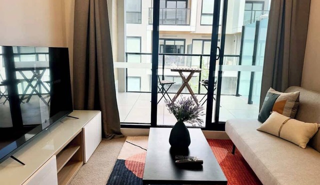 Modern 2BR Apt in Clayton Free Parking