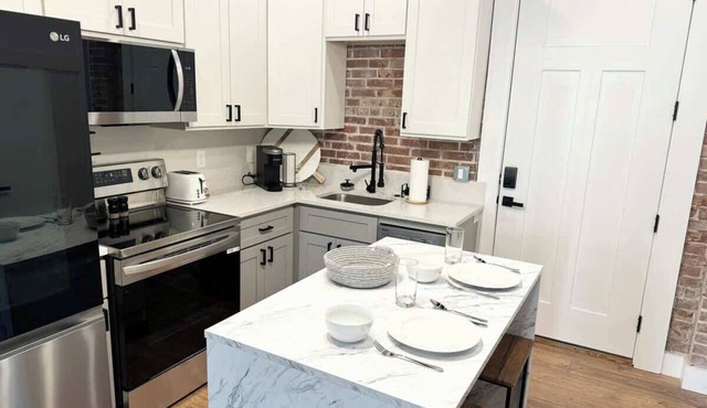 Modern 2BR Apt w Electric Fireplace By KeenStays