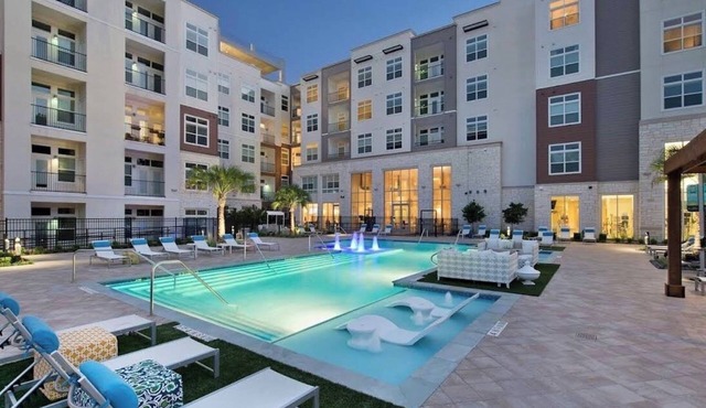 Modern 2BR Bayou Retreat . Pool . Gym . Balcony
