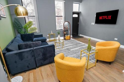Modern 2BR Chicago Retreat Near United Center