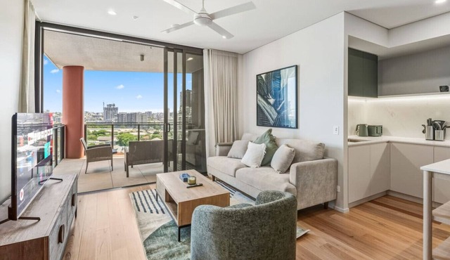 Modern 2BR City Retreat |Heart of Vibrant West End