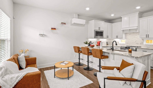Modern 2BR Condo | Near U of A & Razorback Stdm