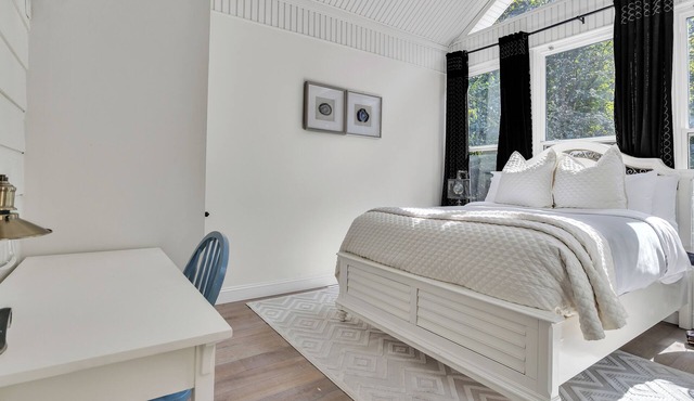 Modern 2BR Cottage w/EV Charger, Pool Access, Near Trilith