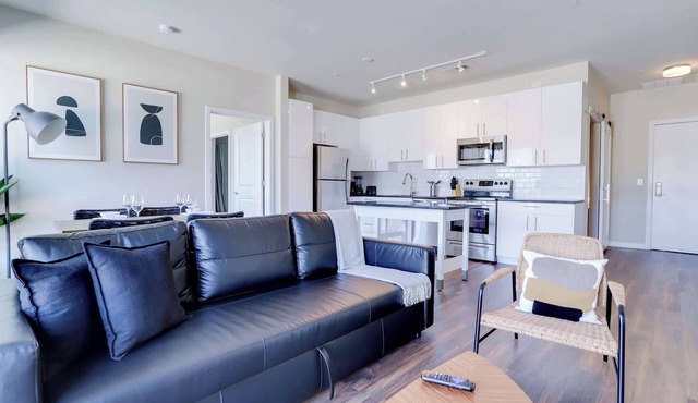 Modern 2BR + Den with Balcony & Gym