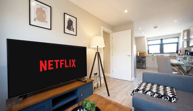 Modern 2BR Flat | Central Chatham | Self Check-in