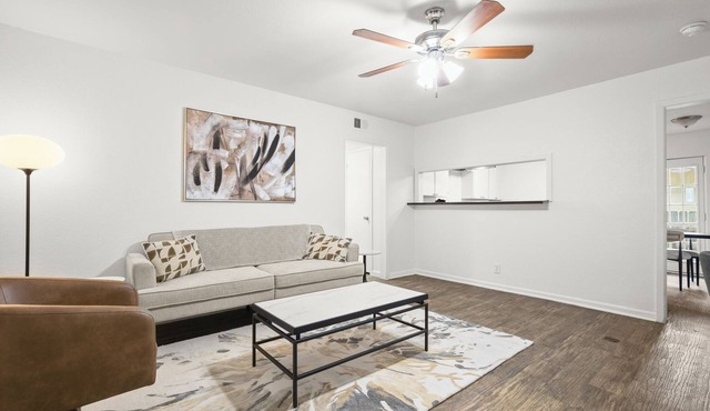 Modern 2BR Gem - King Beds - 1G Wi-Fi - Crestview