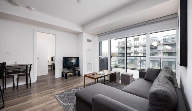 Modern 2BR Getaway in Innisfil Private Balcony BBQ