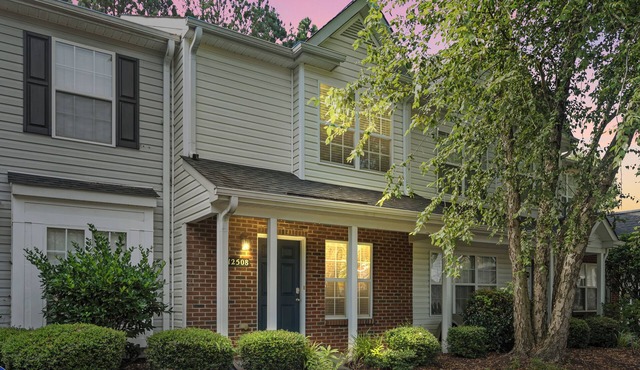 Modern 2BR Getaway - Whitewater Center + Roku TVs