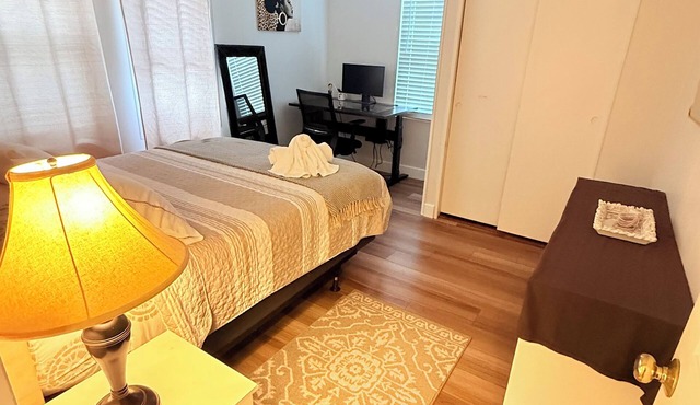 Modern 2BR Home Close to Campus & 10 min Boston