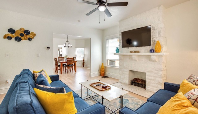 Modern 2BR Kansas City Condo Near Downtown