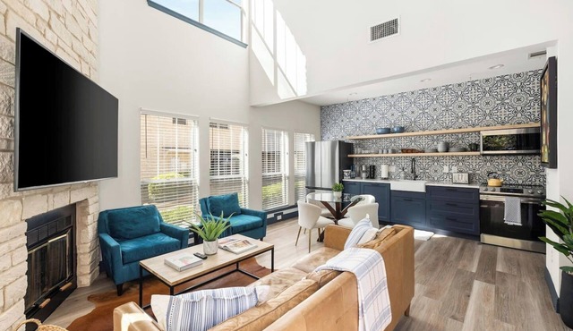 *Modern 2BR | Keurig, Desk, WiFi, Fireplace, W/D