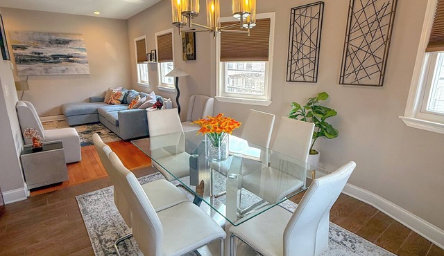 Modern 2BR Living: Mins to NYC and Metlife Stadium