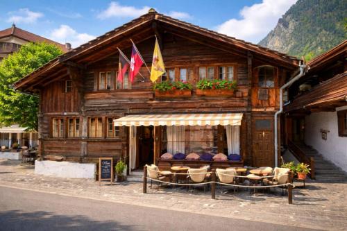 Modern 2BR Loft in Historic Swiss Chalet 200m from Interlaken West