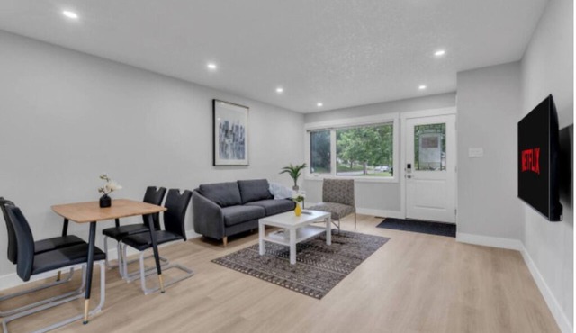 Modern 2BR Mayland Heights Near Stampede + Airport