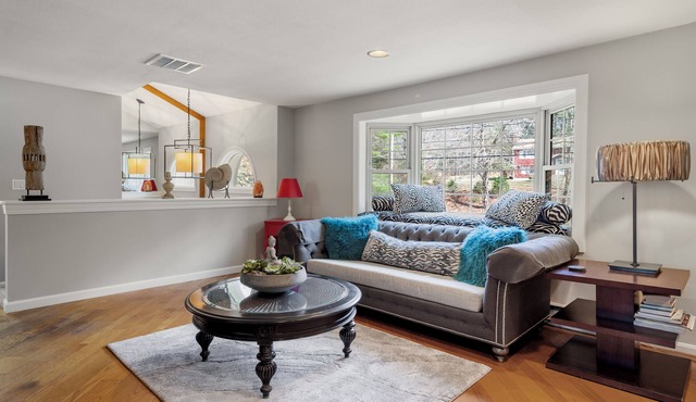 Modern 2BR Near Gillette Stadium Private Yard