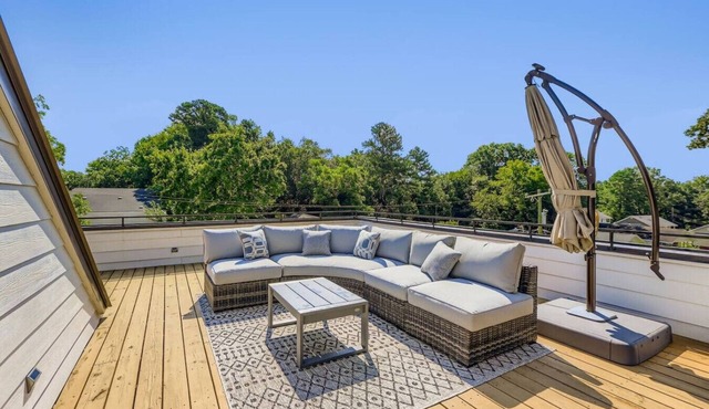 Modern 2BR near Tobacco Trail w/rooftop deck