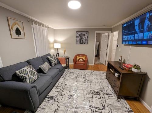 Modern 2BR Near University Hospital Downtown
