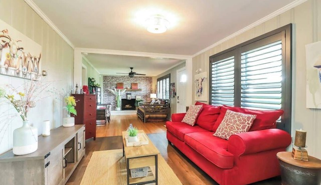 Modern 2BR near WFU Steps to LJVM Coliseum Family-Friendly & Fast WiFi